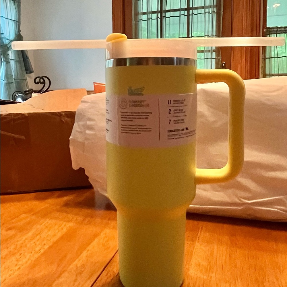 Stanley 40 oz  Quencher H2.O Tumbler with straw.